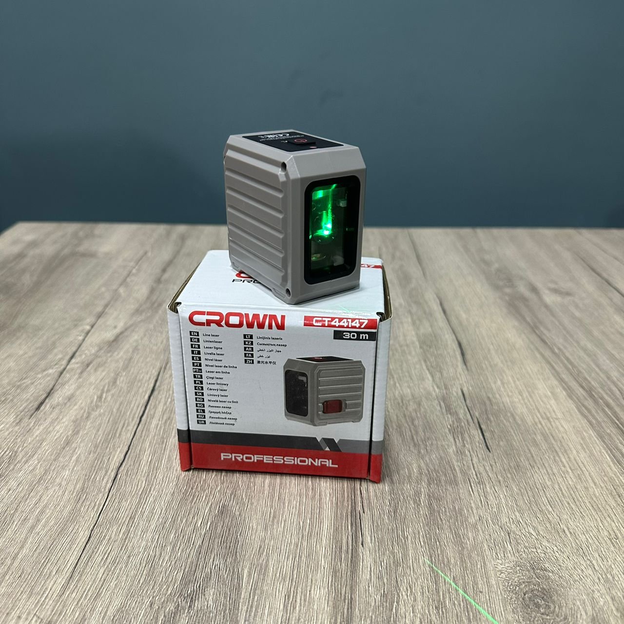 NIVEAU LASER CLASS TWO 2 LIGNES CROWN CT44147 30M SANS FIL